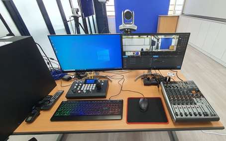 LIVE STREAMING